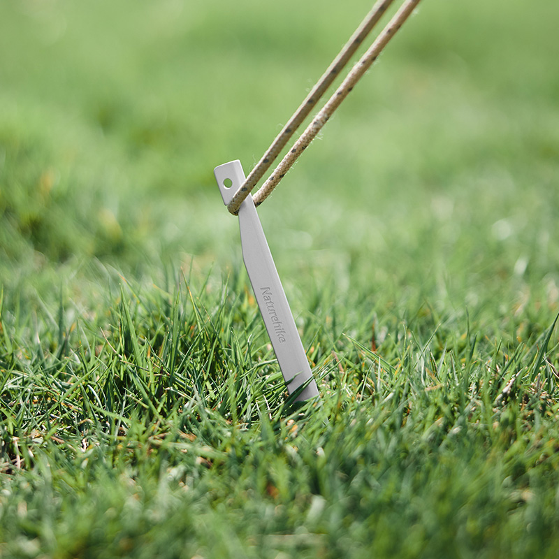 Naturehike lehké stanové kolíky 8ks 20cm - stříbrné